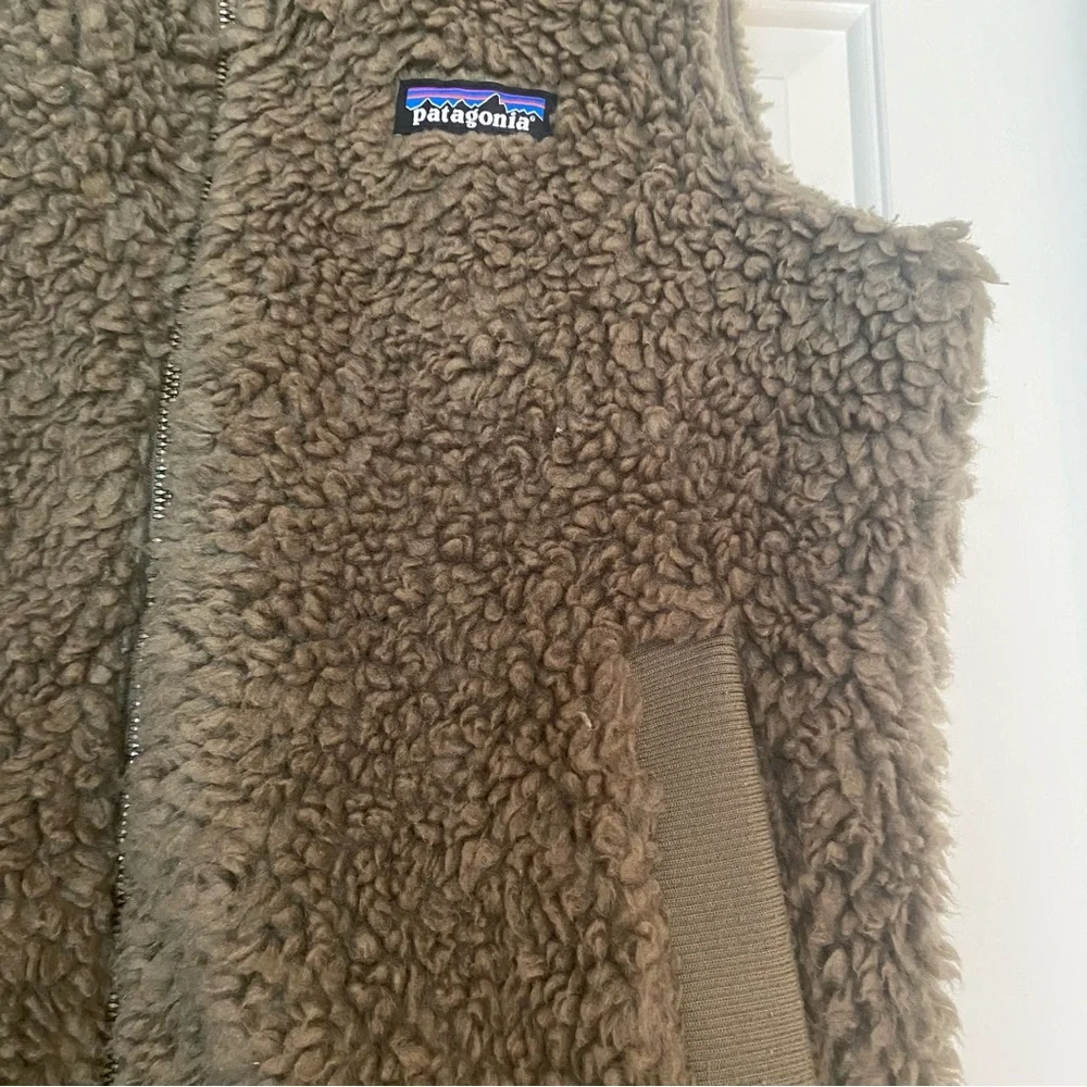 Patagonia green teddy vest Size Small - Picture 9 of 9